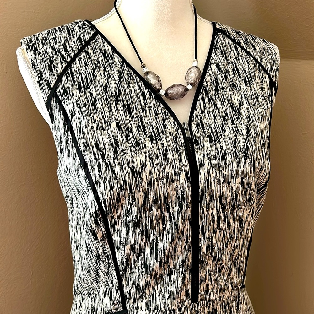 Banana Republic black and white zip front sleeveless dress. Capsule Wardrobe